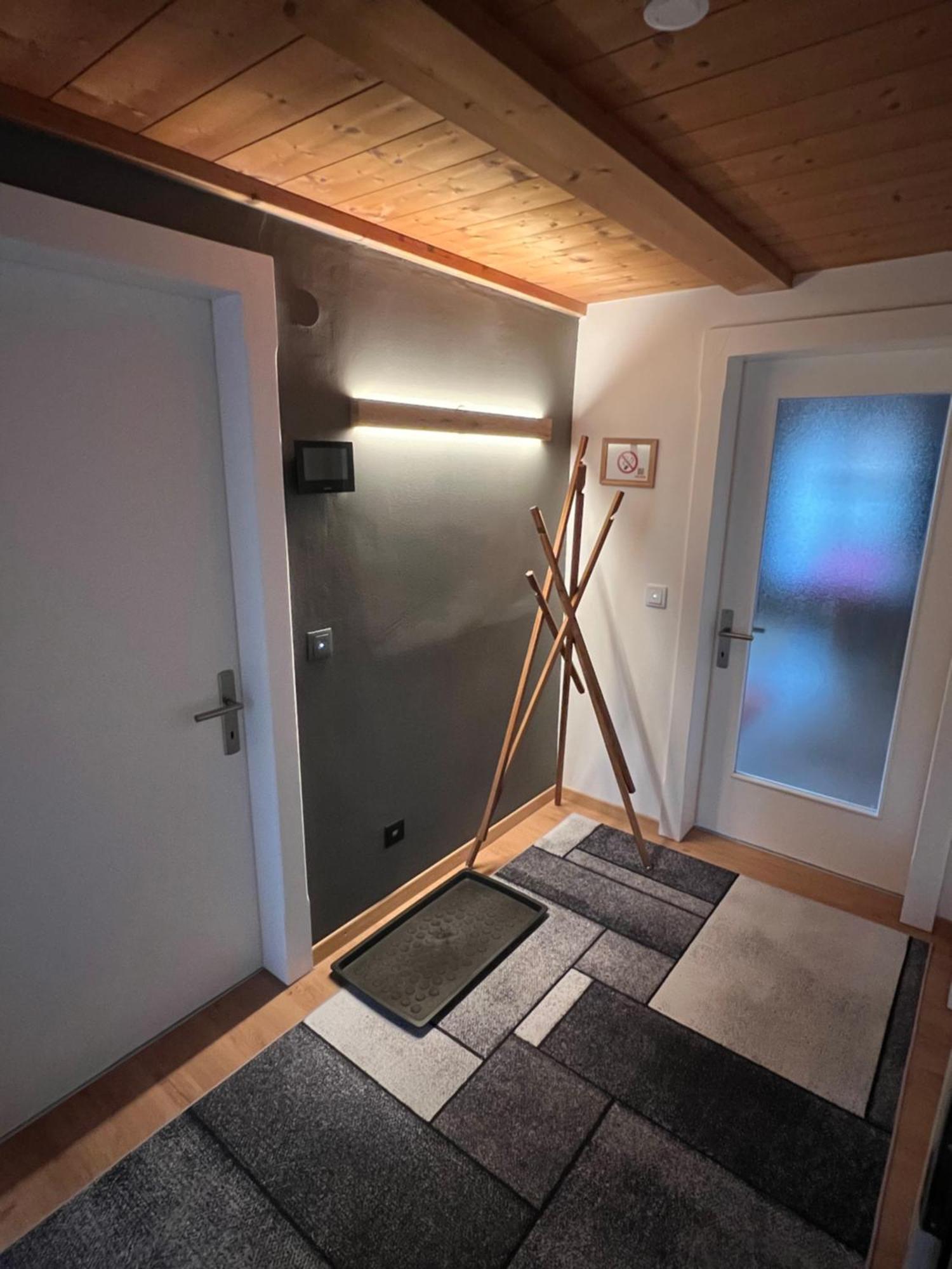 Crimson Cottage Apartments Dornbirn Værelse billede